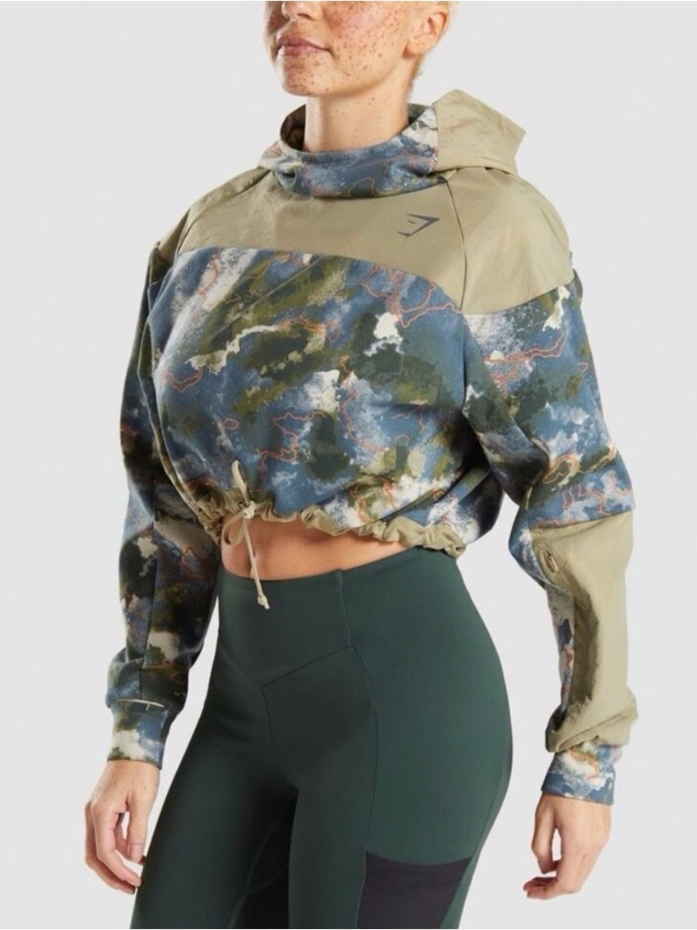 Gymshark Venture Hoodie Cropped pullover M